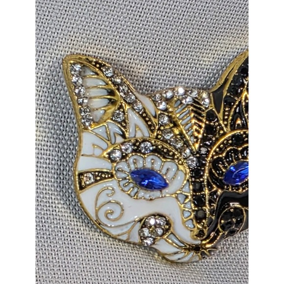 Vintage Style Tuxedo Cat Face Brooch Enamel Rhinestone Blue Eyes Gold Tone Pin - Picture 2 of 8
